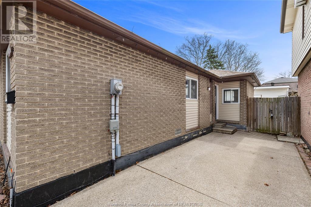 Property at 8671 DARLINGTON CRESCENT image 2