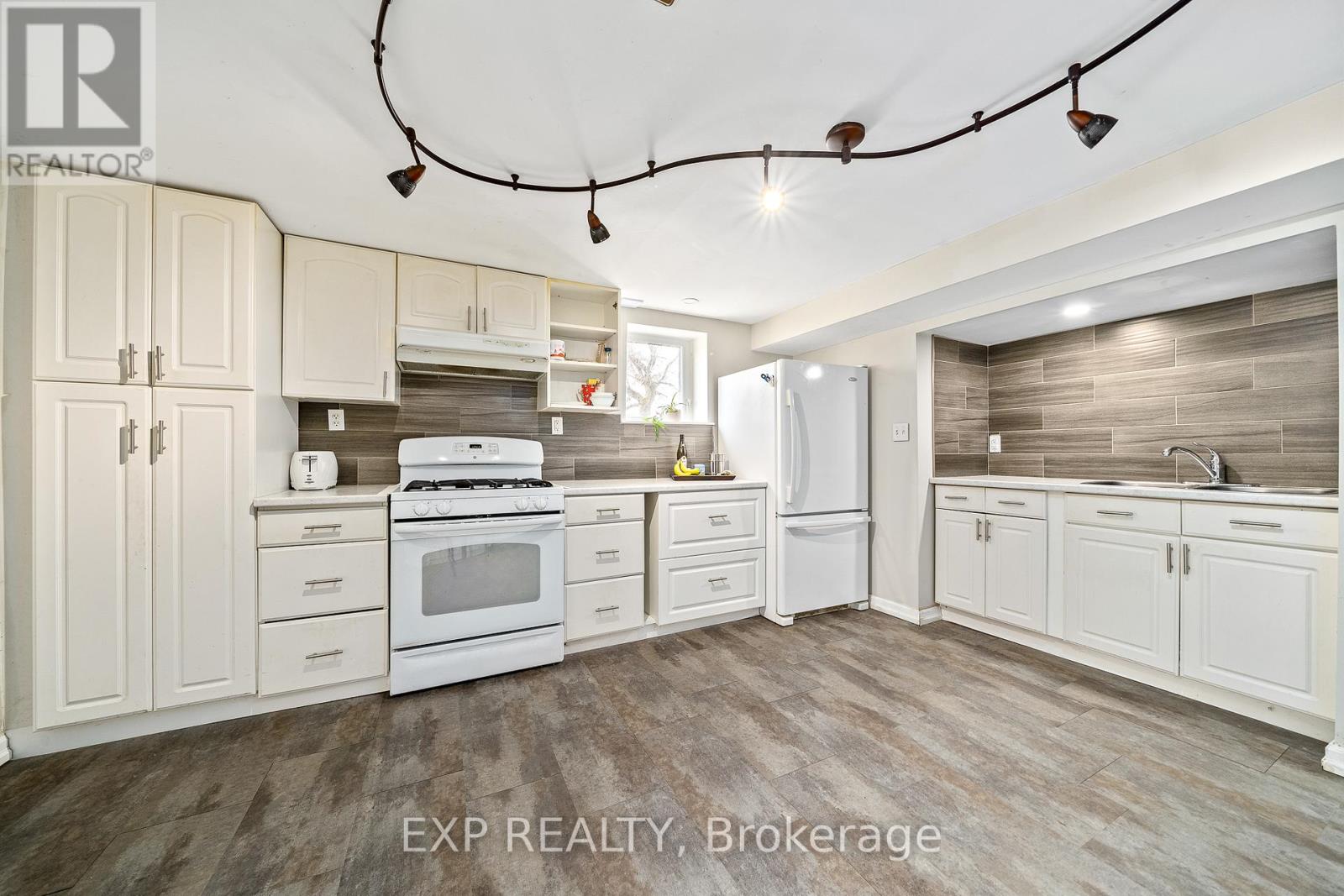 13445 Loyalist Parkway, Prince Edward County, Ontario  K0K 2T0 - Photo 14 - X12142740