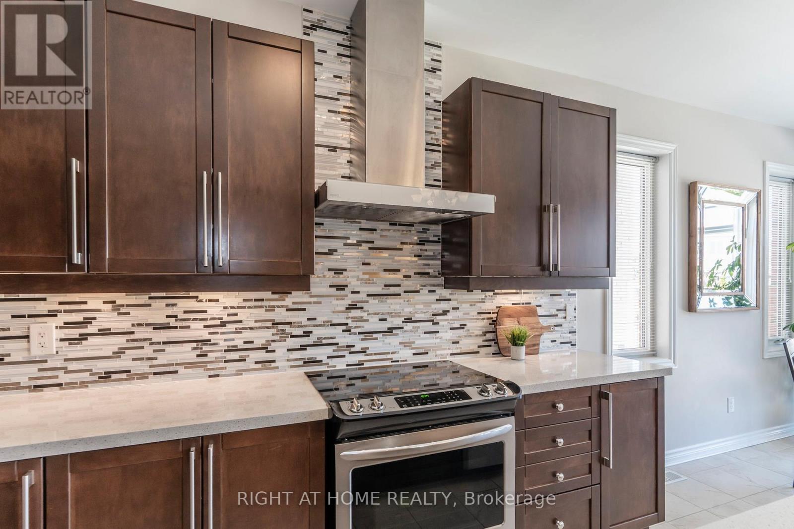 82 Latimer Avenue, Essa (Angus), Ontario  L3W 0N1 - Photo 14 - N12142651