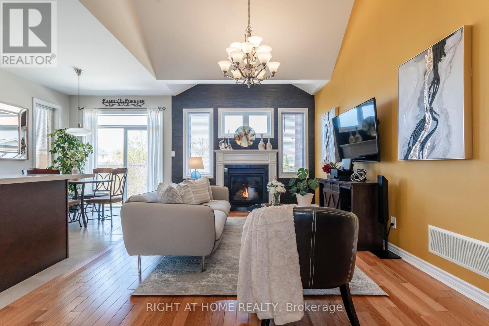 82 Latimer Avenue, Essa (Angus), Ontario  L3W 0N1 - Photo 18 - N12142651