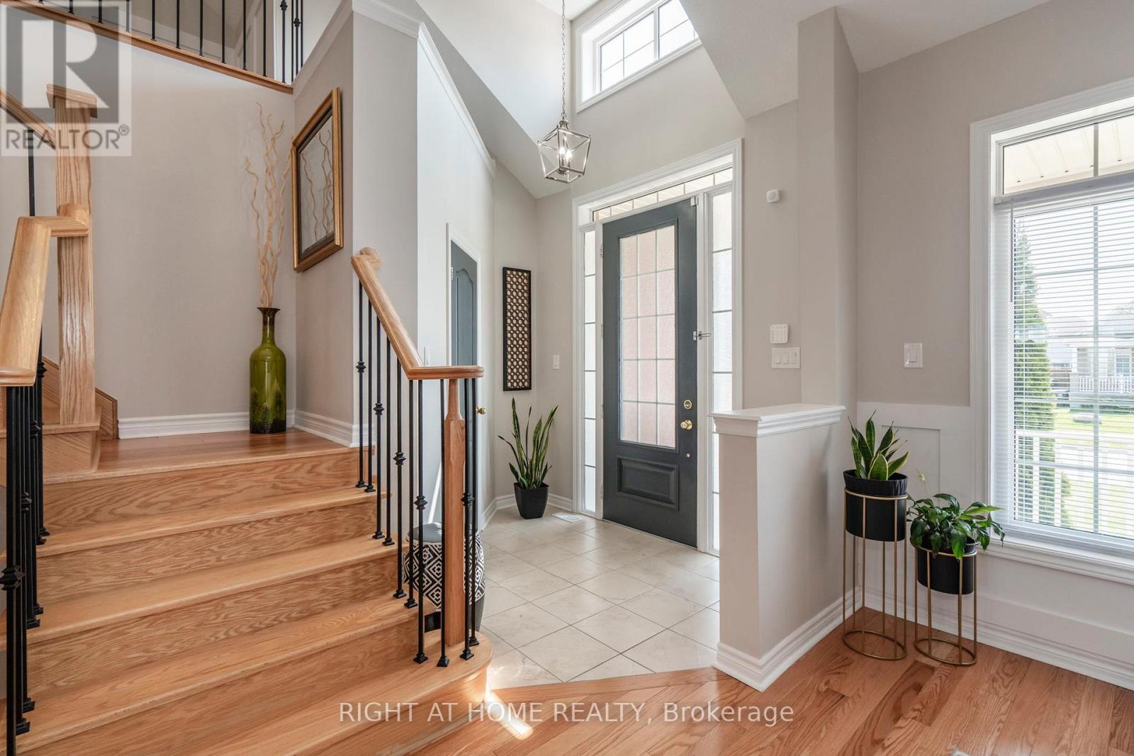 82 Latimer Avenue, Essa (Angus), Ontario  L3W 0N1 - Photo 5 - N12142651
