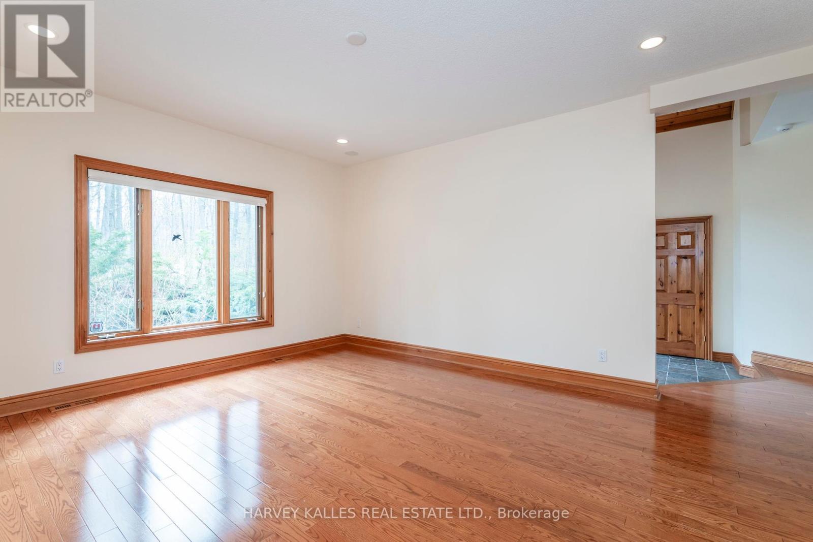 20 Nippissing Ridge Road, Tiny (Lafontaine), Ontario  L9M 0T8 - Photo 10 - S12142576