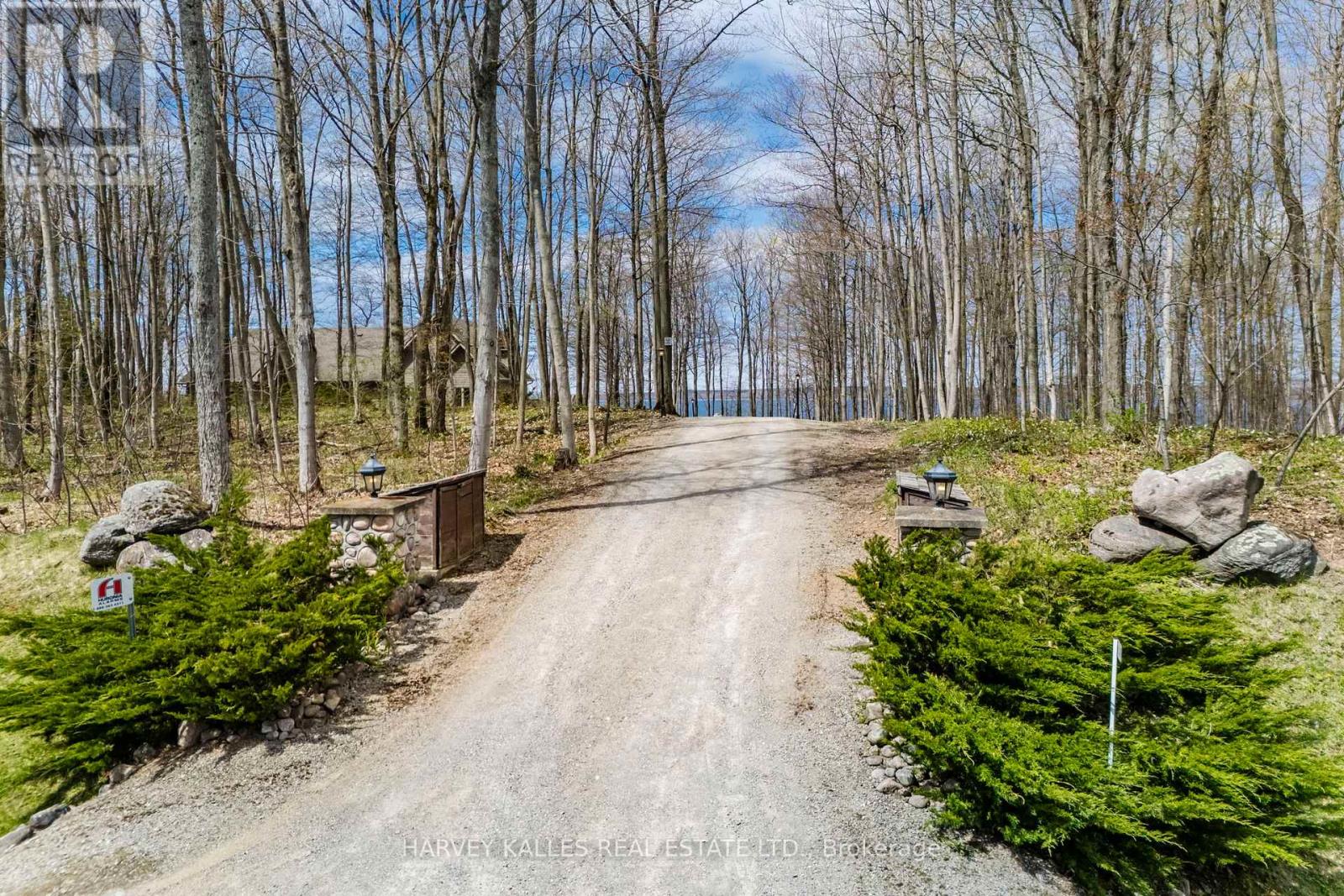 20 Nippissing Ridge Road, Tiny, Ontario  L9M 0T8 - Photo 3 - S12142576