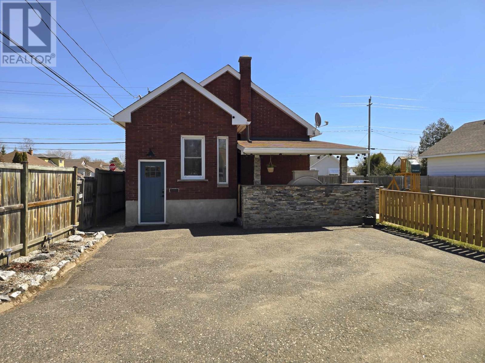 447 Leslie Ave, Thunder Bay, Ontario  P7A 1Y2 - Photo 33 - TB251115