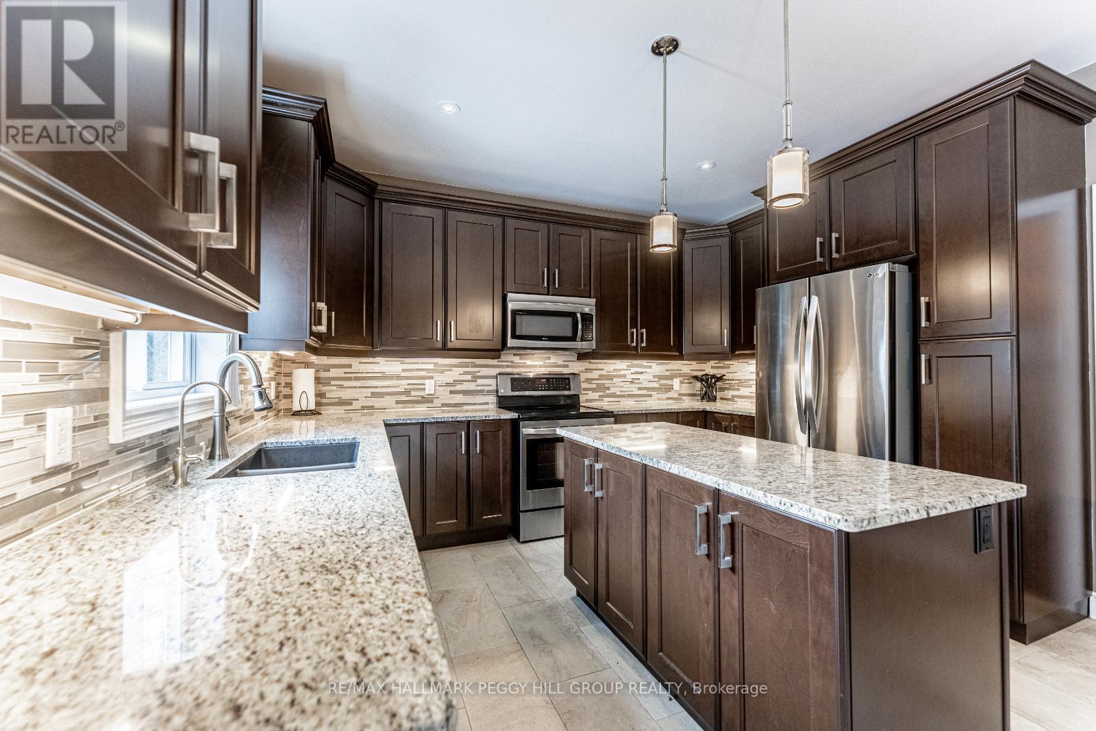 3213 Beach Avenue, Innisfil, Ontario  L9S 2K6 - Photo 3 - N12127188
