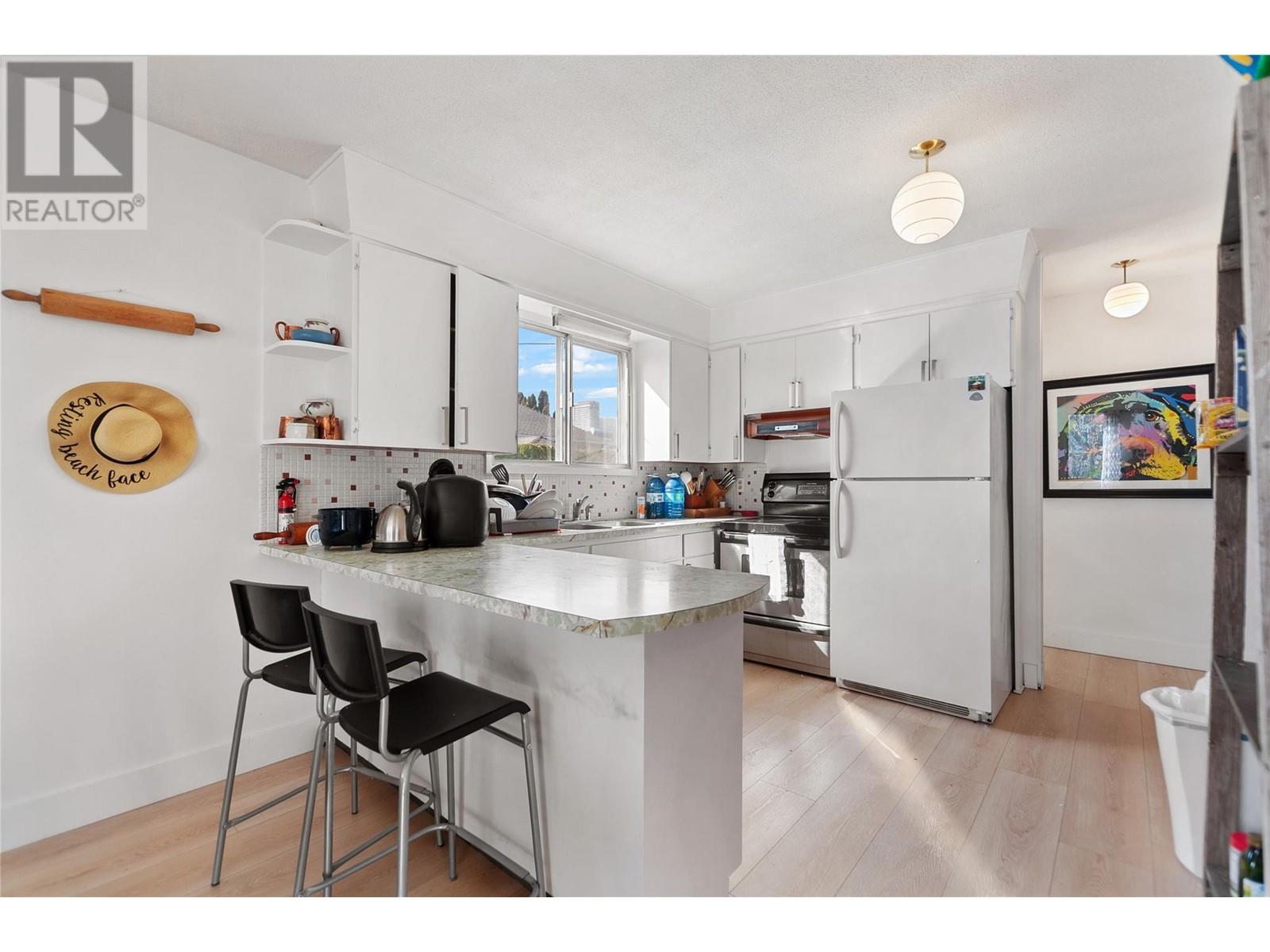 Property at 722-726 Elliot Avenue image 4