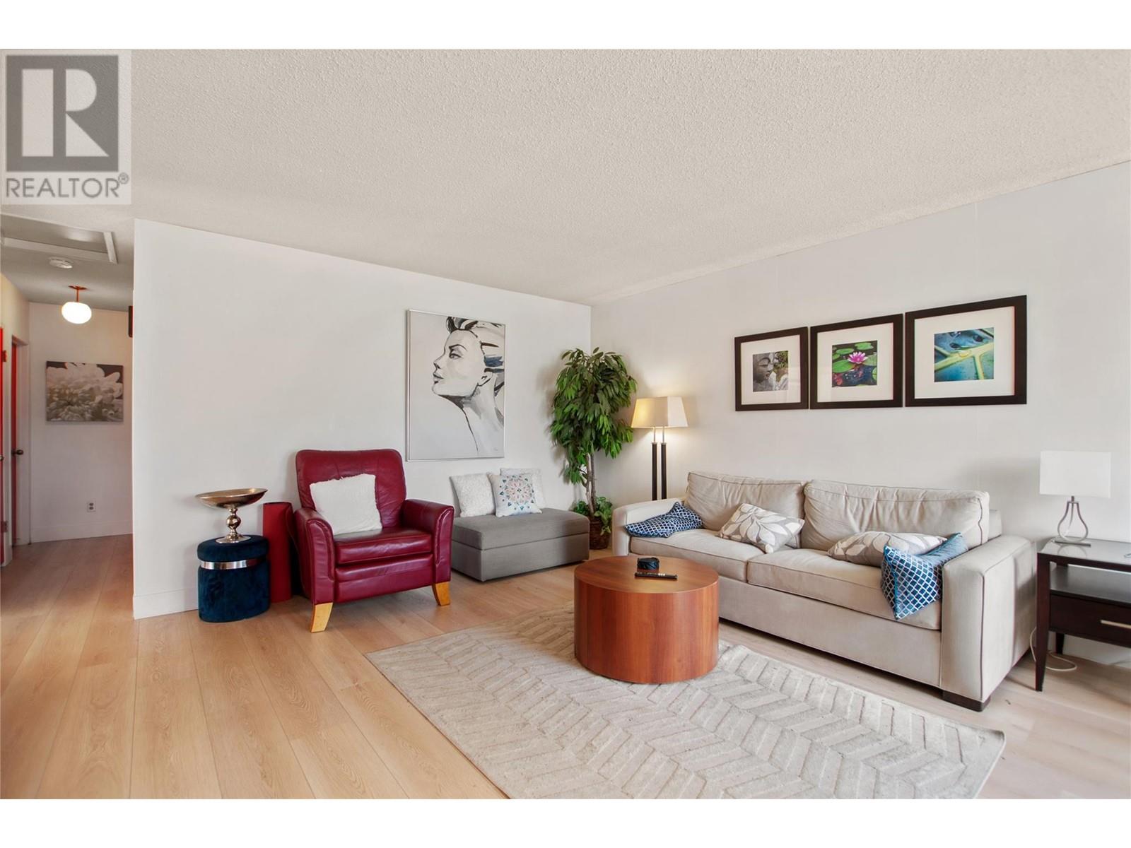 Property at 722-726 Elliot Avenue image 3