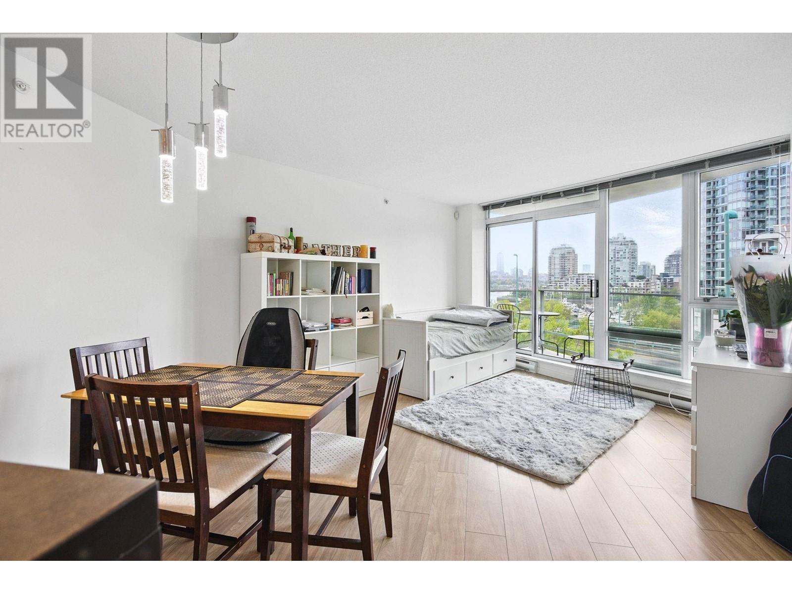 803 980 Cooperage Way, Vancouver, British Columbia  V6B 0C3 - Photo 1 - R2996480