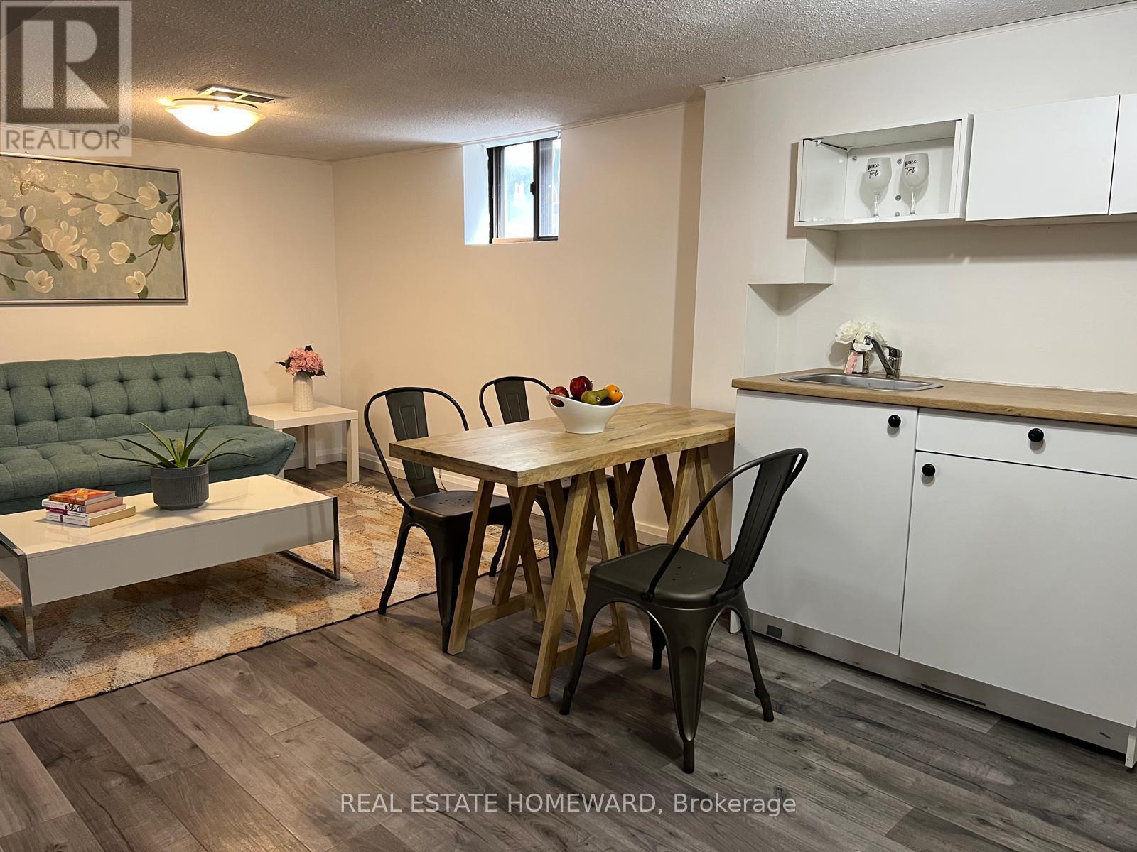 40 Kirknewton Road, Toronto (Caledonia-Fairbank), Ontario  M6E 3Y1 - Photo 2 - W12142520