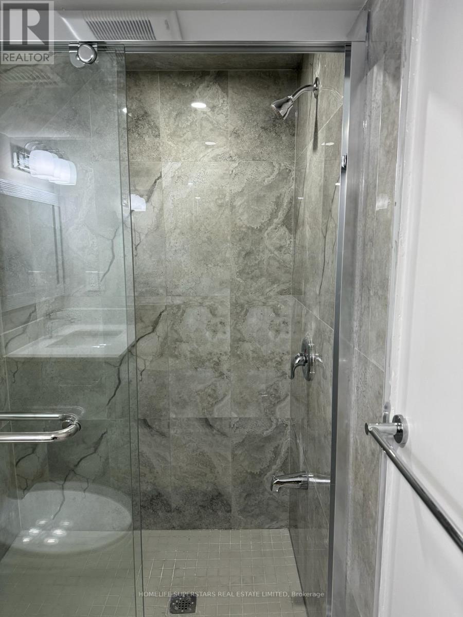 15 Jensen Square, Brampton, Ontario  L6S 2N2 - Photo 9 - W12142575