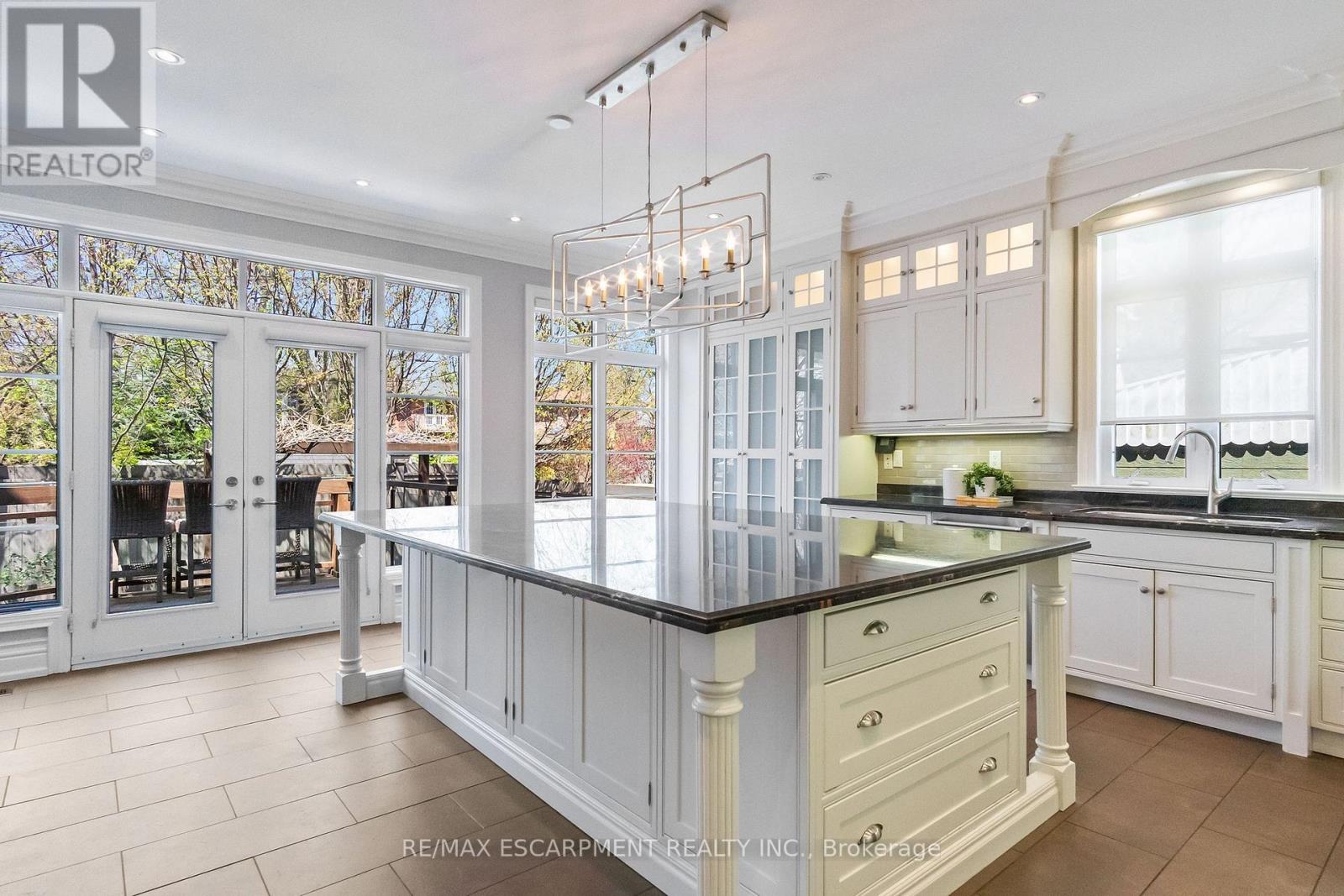 274 Lake Promenade, Toronto, Ontario  M8W 1B3 - Photo 12 - W12142585