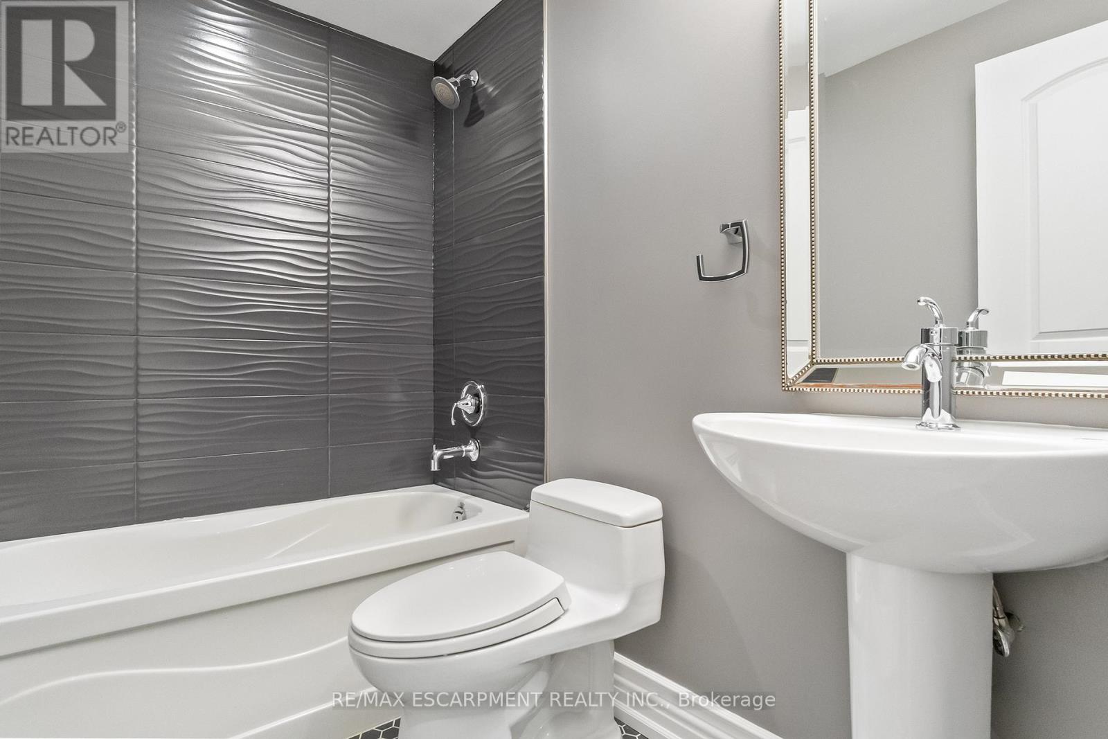 274 Lake Promenade, Toronto, Ontario  M8W 1B3 - Photo 32 - W12142585