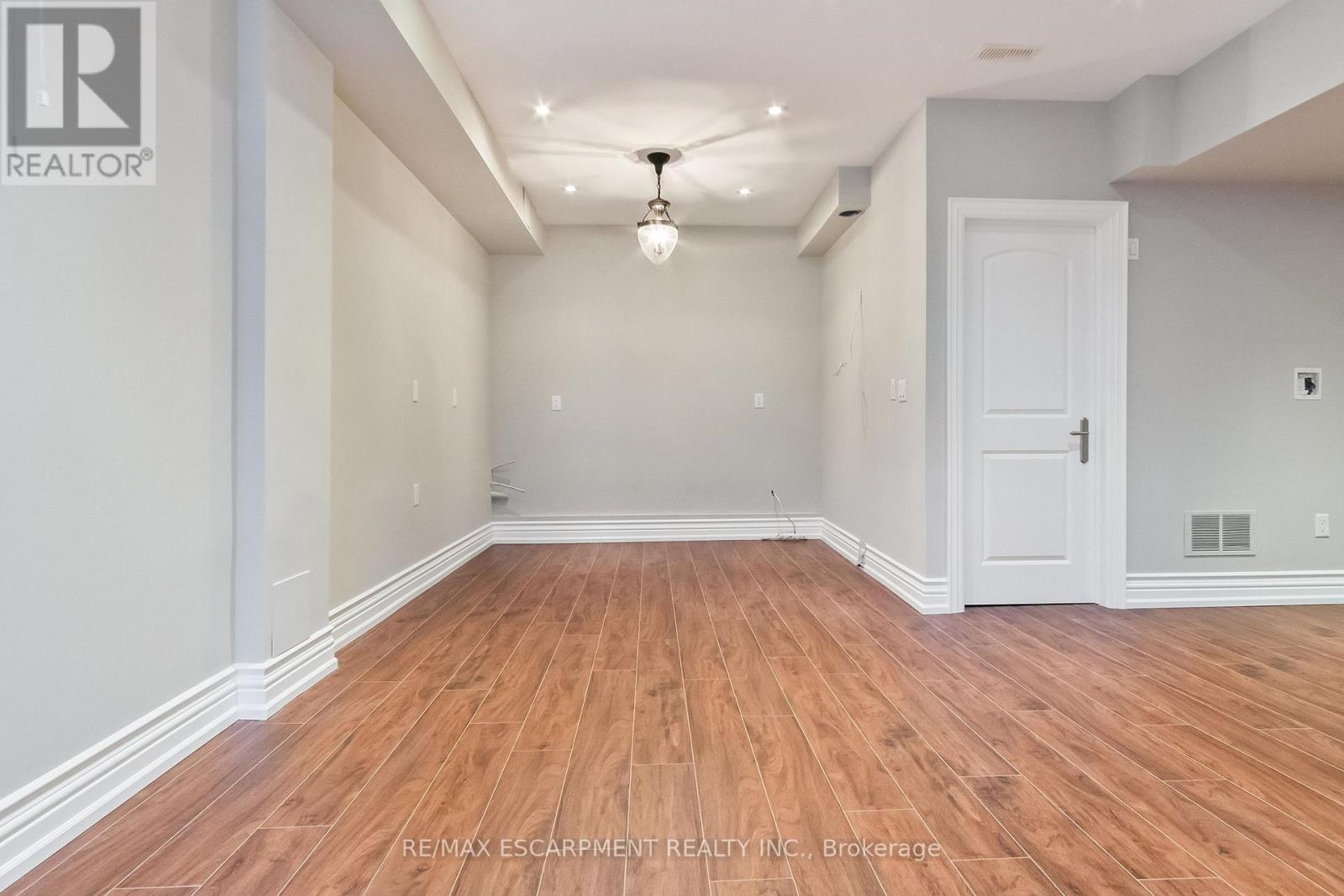 274 Lake Promenade, Toronto, Ontario  M8W 1B3 - Photo 33 - W12142585