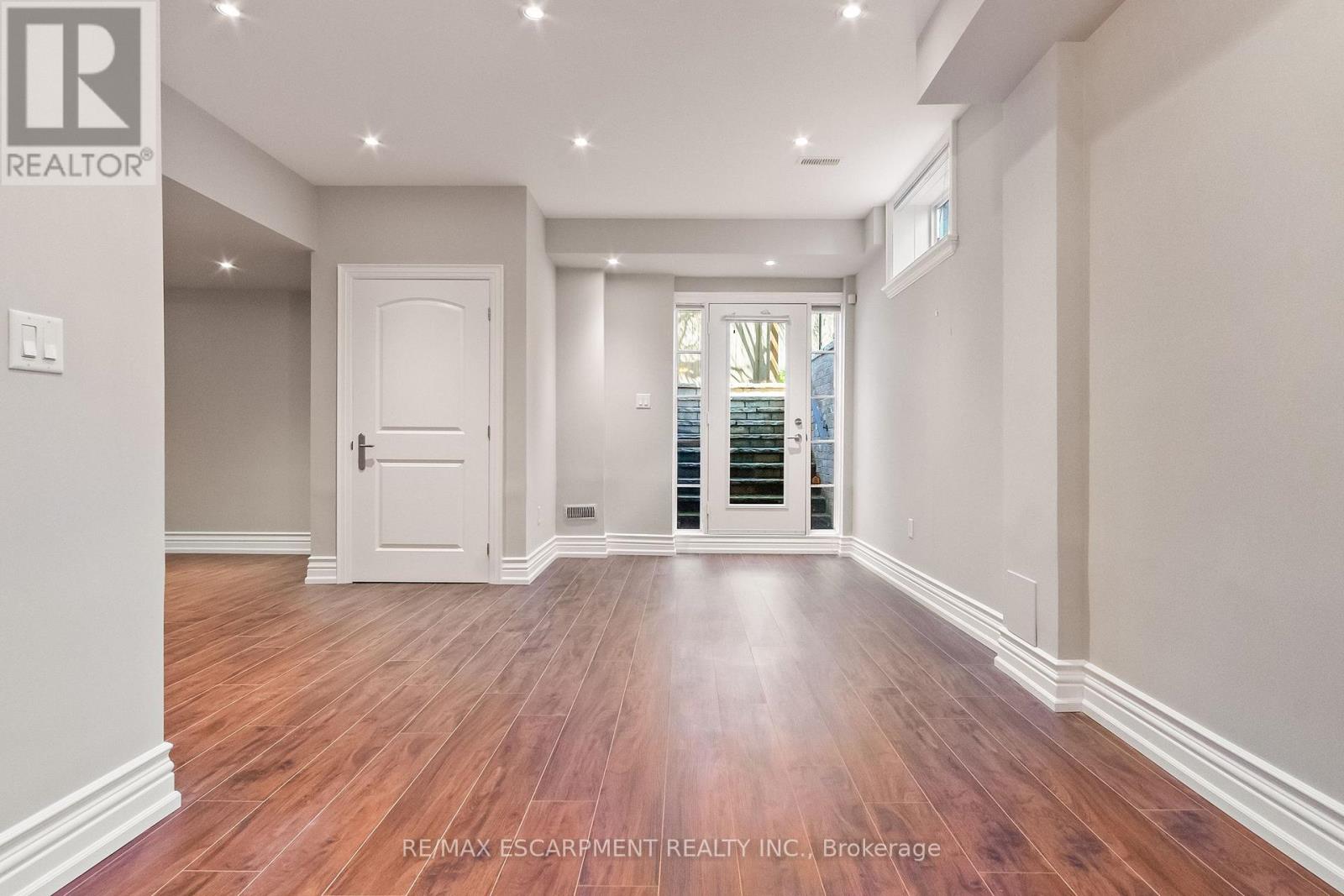 274 Lake Promenade, Toronto, Ontario  M8W 1B3 - Photo 34 - W12142585