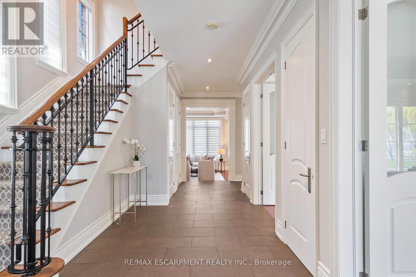 274 Lake Promenade, Toronto, Ontario  M8W 1B3 - Photo 5 - W12142585