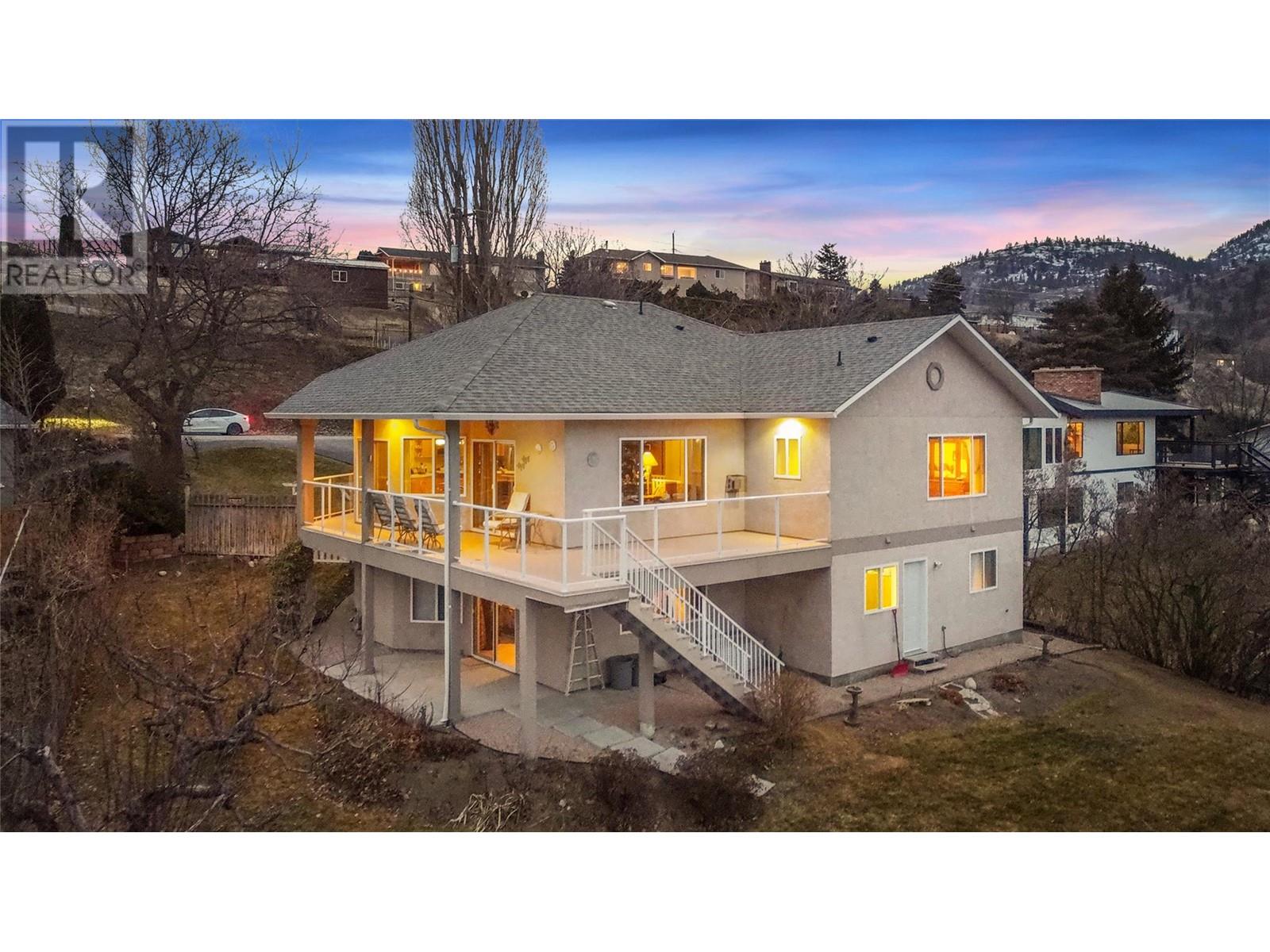 Property at 300 Pineview Drive image 3