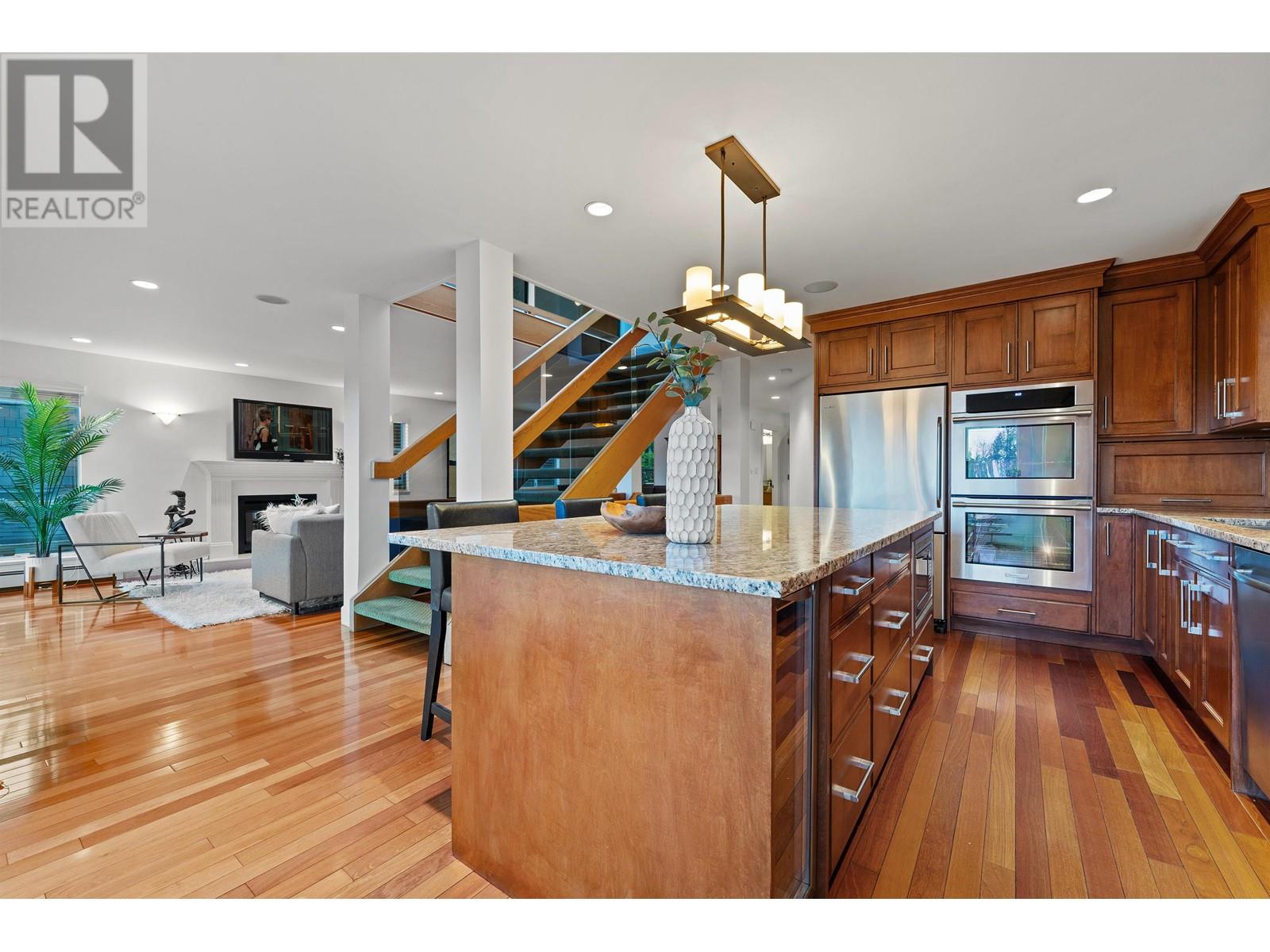 460 E 21st Street, North Vancouver, British Columbia  V7L 3C2 - Photo 3 - R3001493