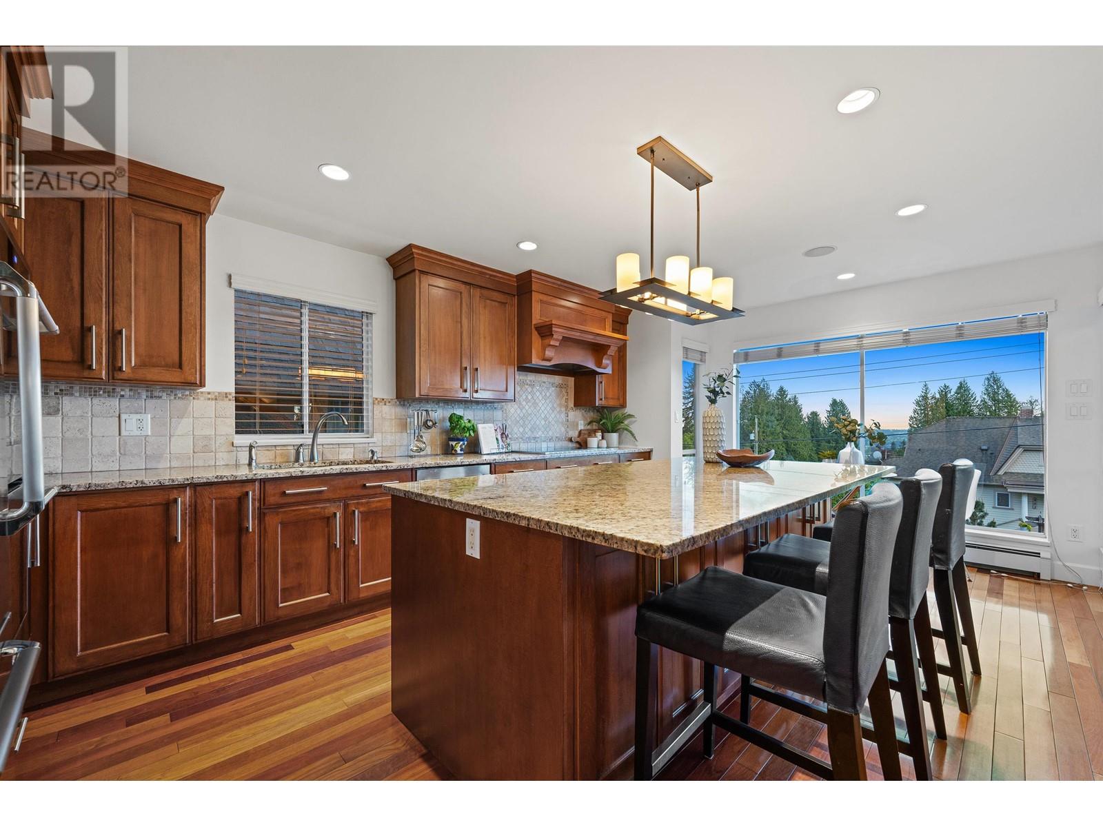 460 E 21st Street, North Vancouver, British Columbia  V7L 3C2 - Photo 2 - R3001493