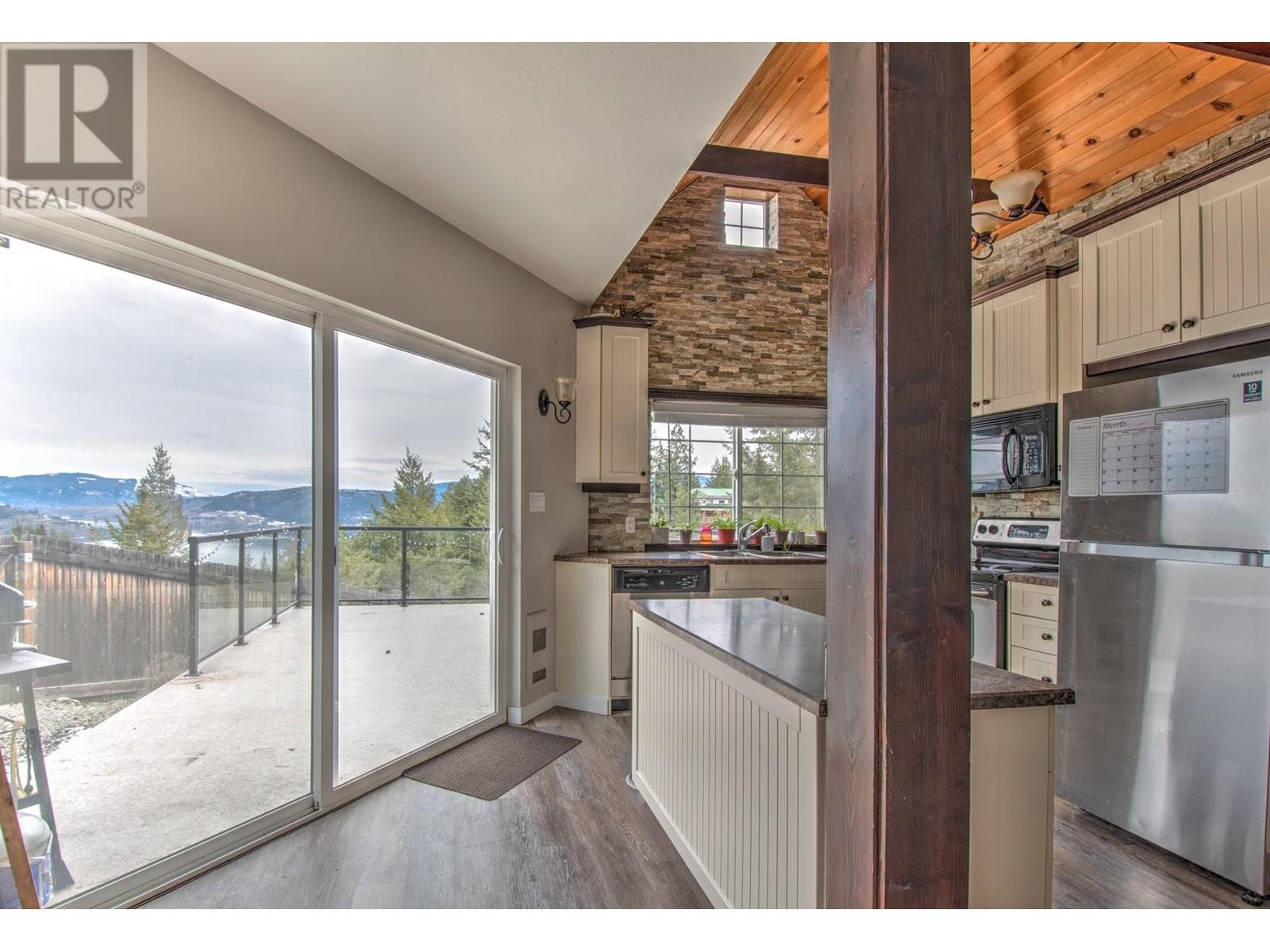354 Lakewood Road, Vernon, British Columbia  V1H 2B9 - Photo 6 - 10336610