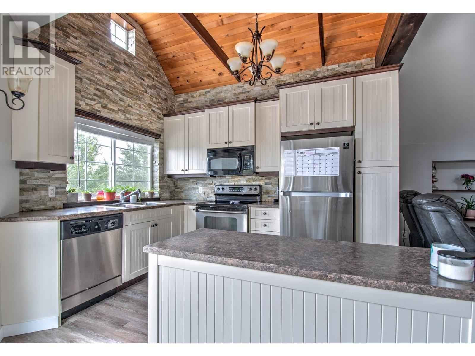 354 Lakewood Road, Vernon, British Columbia  V1H 2B9 - Photo 8 - 10336610