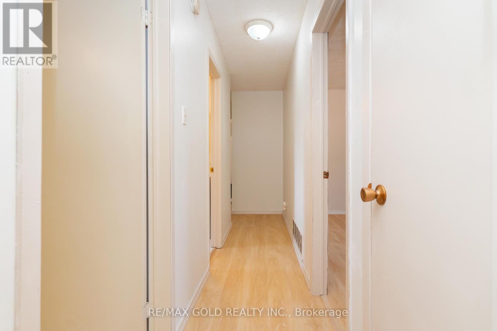 68 Montjoy Crescent, Brampton, Ontario  L6S 3E7 - Photo 14 - W12140876