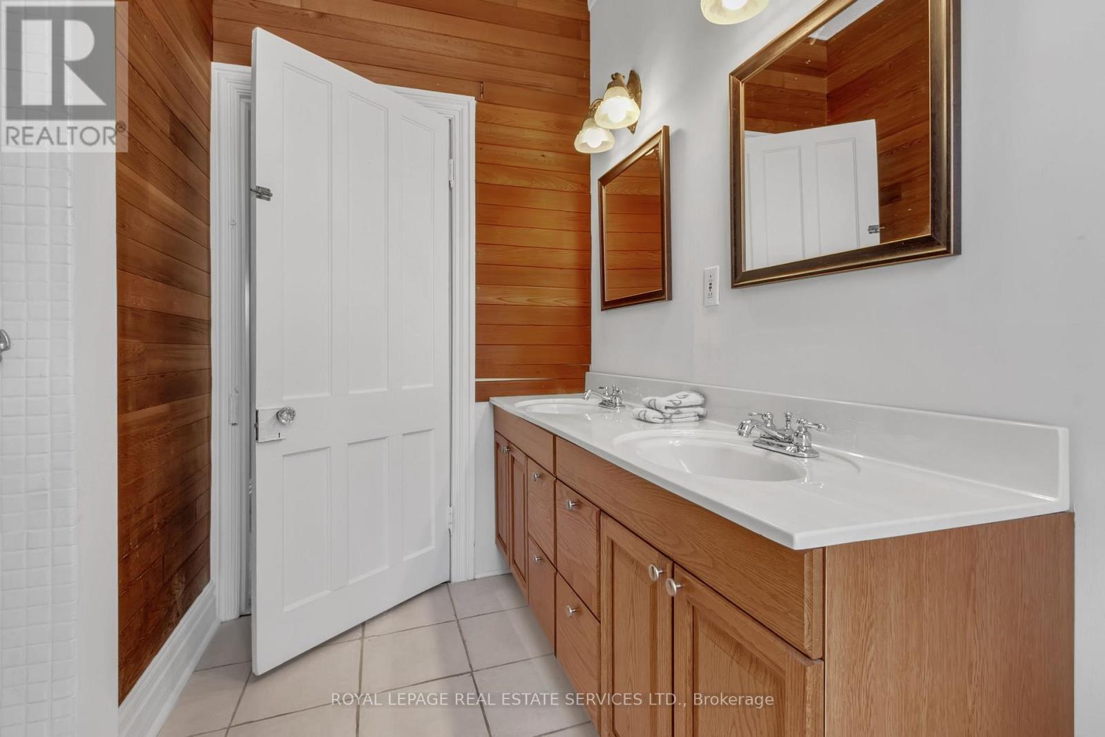 8 Duff Street, Hamilton, Ontario  L9C 1A7 - Photo 32 - X12142480