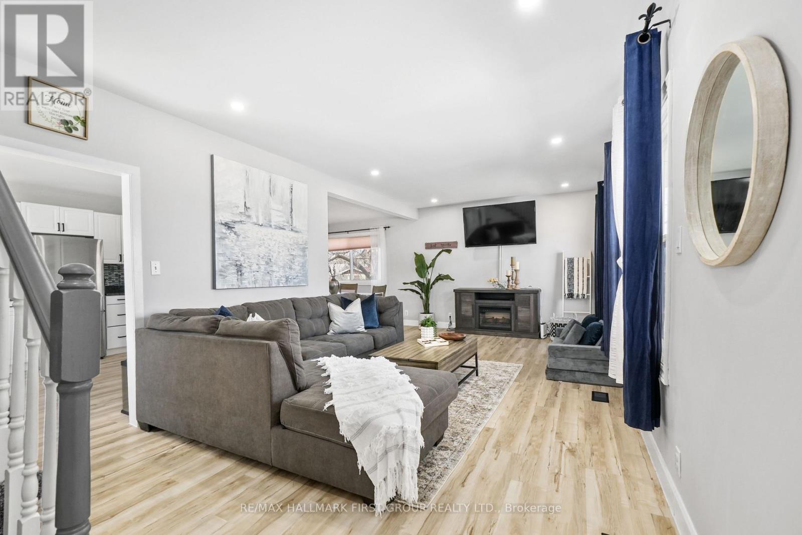 Property at 150 VICTORIA STREET N image 4