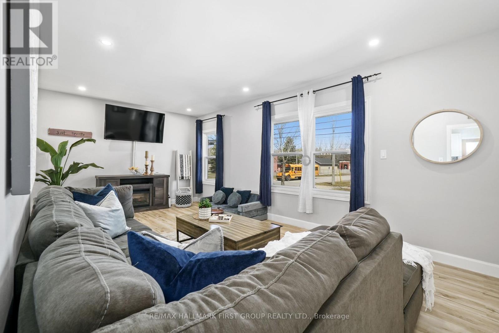 Property at 150 VICTORIA STREET N image 5