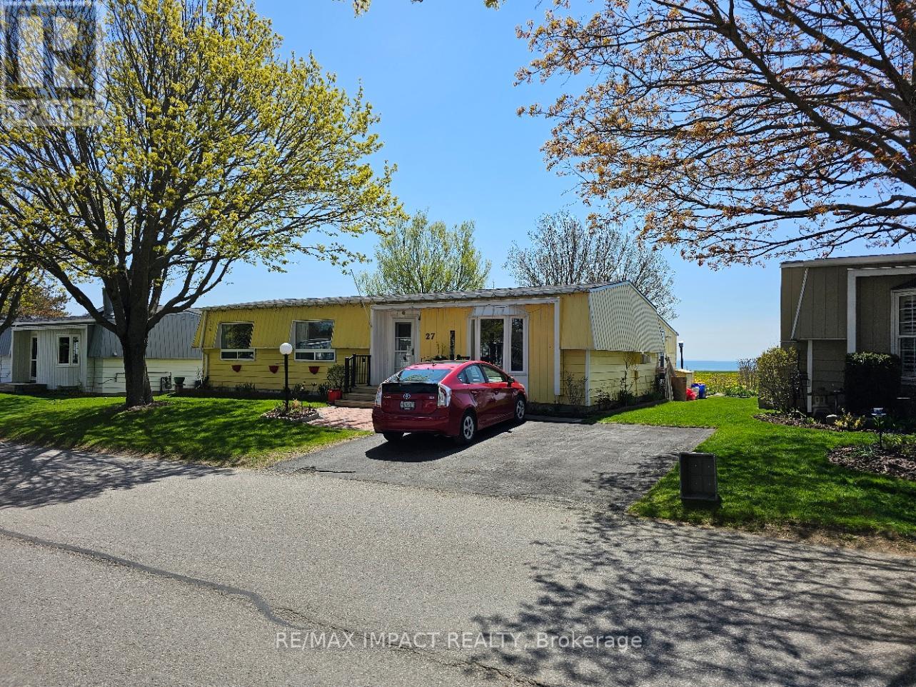 Property at 27 WILMOT TRAIL image 2