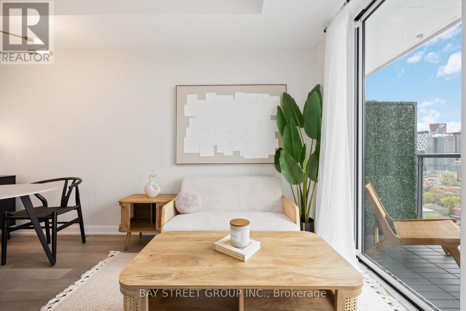 1602 - 181 Huron Street, Toronto, Ontario  M5T 2B6 - Photo 19 - C12118926