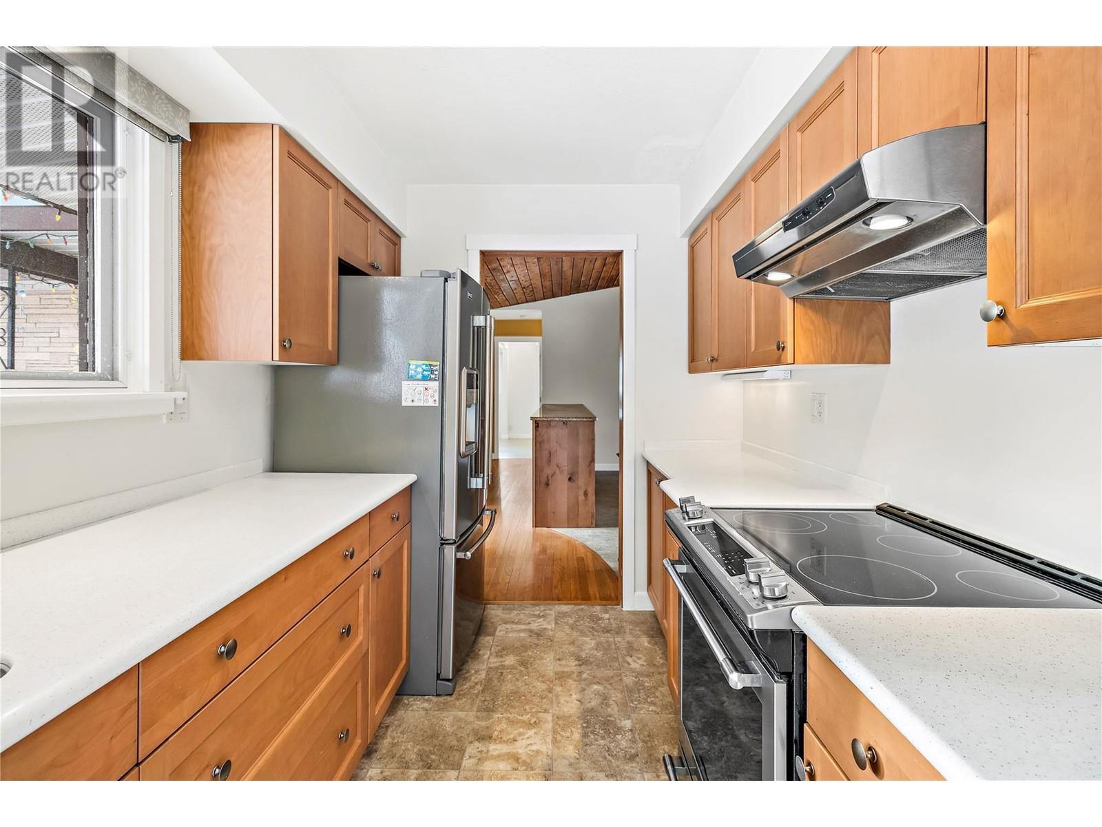 Property at 1681 12 Avenue SE image 2