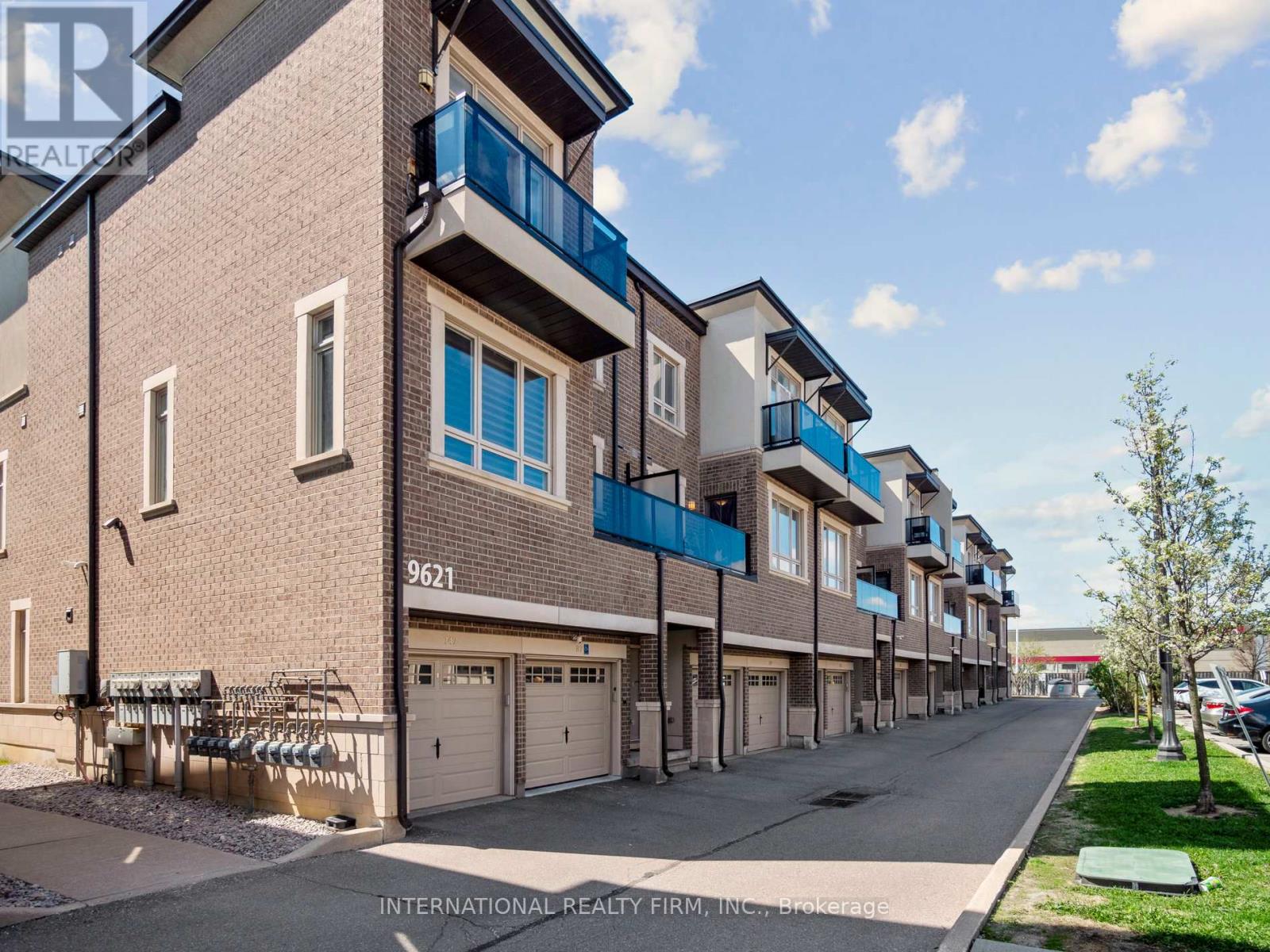 Property at 14 - 9621 JANE STREET image 2