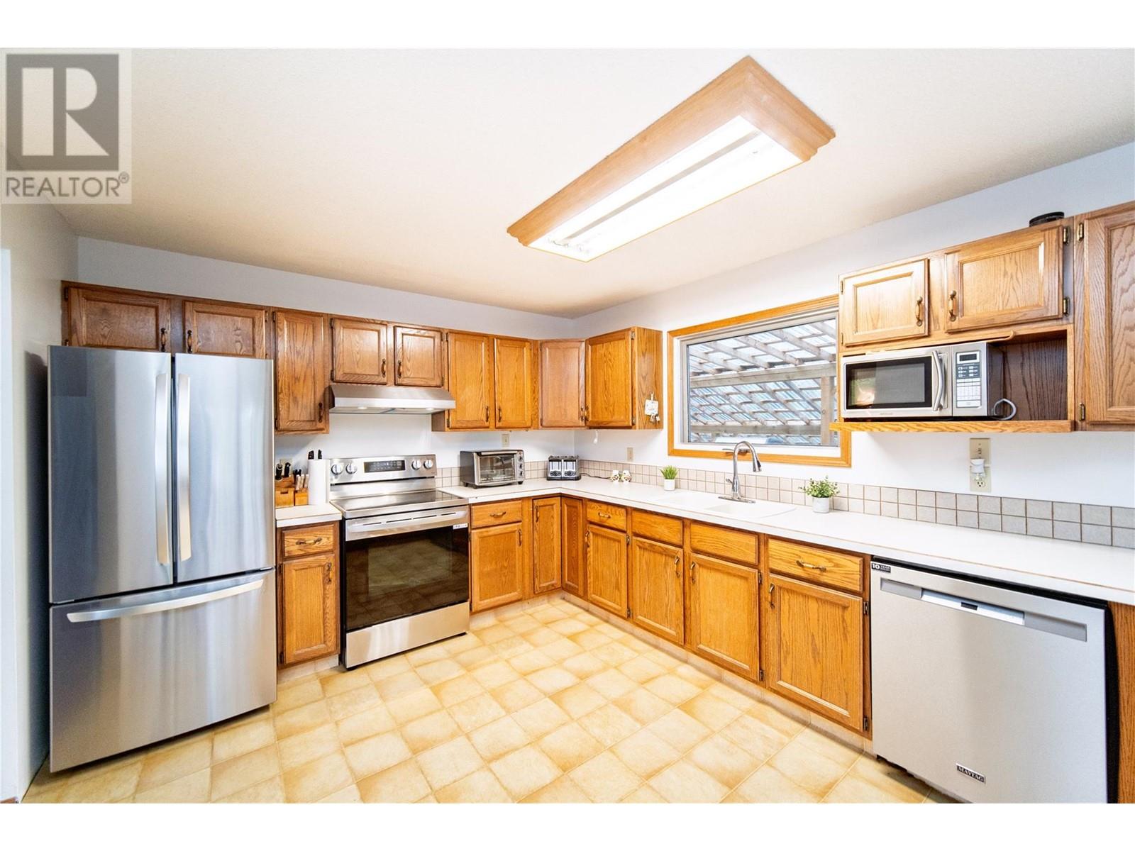 Property at 2154 Samuel Cres image 5