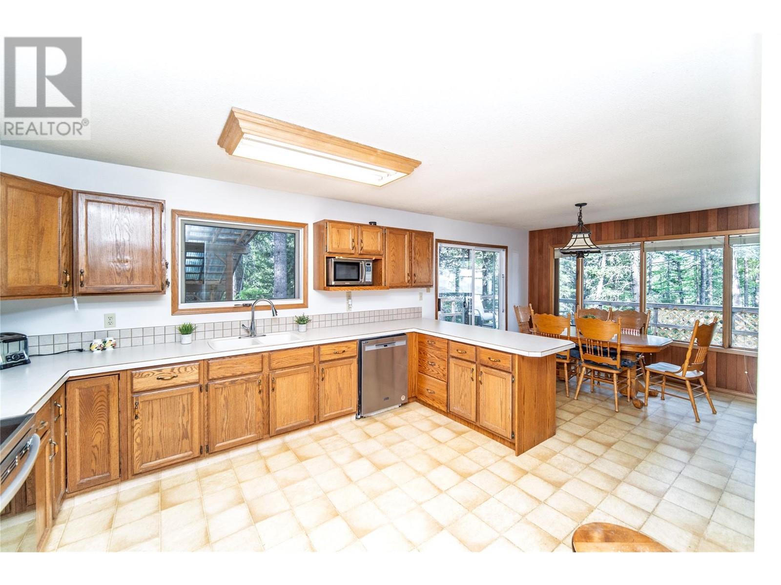 2154 Samuel Cres, Cranbrook, British Columbia  V1C 6T1 - Photo 4 - 10347372