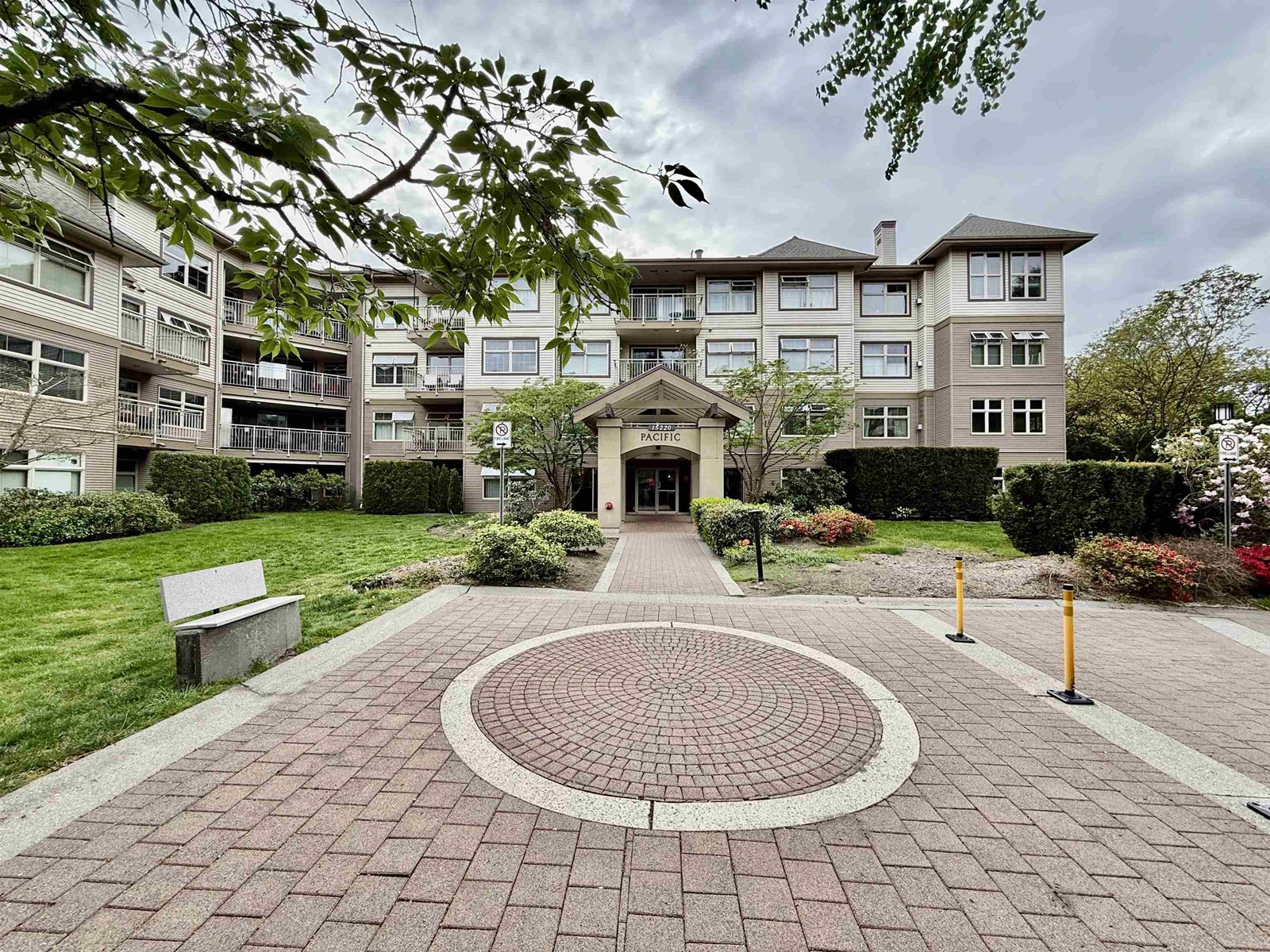 311 15220 Guildford Drive, Surrey, British Columbia  V3R 0Y6 - Photo 2 - R3000656