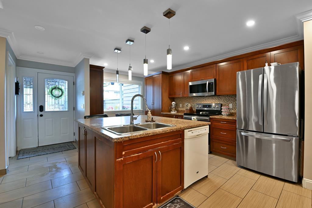 122 9467 Prince Charles Boulevard, Surrey, British Columbia  V3V 7G1 - Photo 3 - R3000706