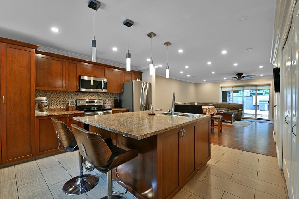 122 9467 Prince Charles Boulevard, Surrey, British Columbia  V3V 7G1 - Photo 4 - R3000706