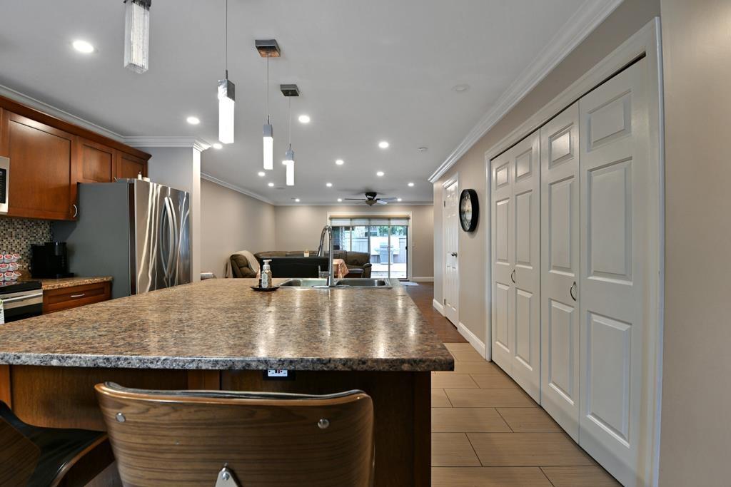 122 9467 Prince Charles Boulevard, Surrey, British Columbia  V3V 7G1 - Photo 5 - R3000706