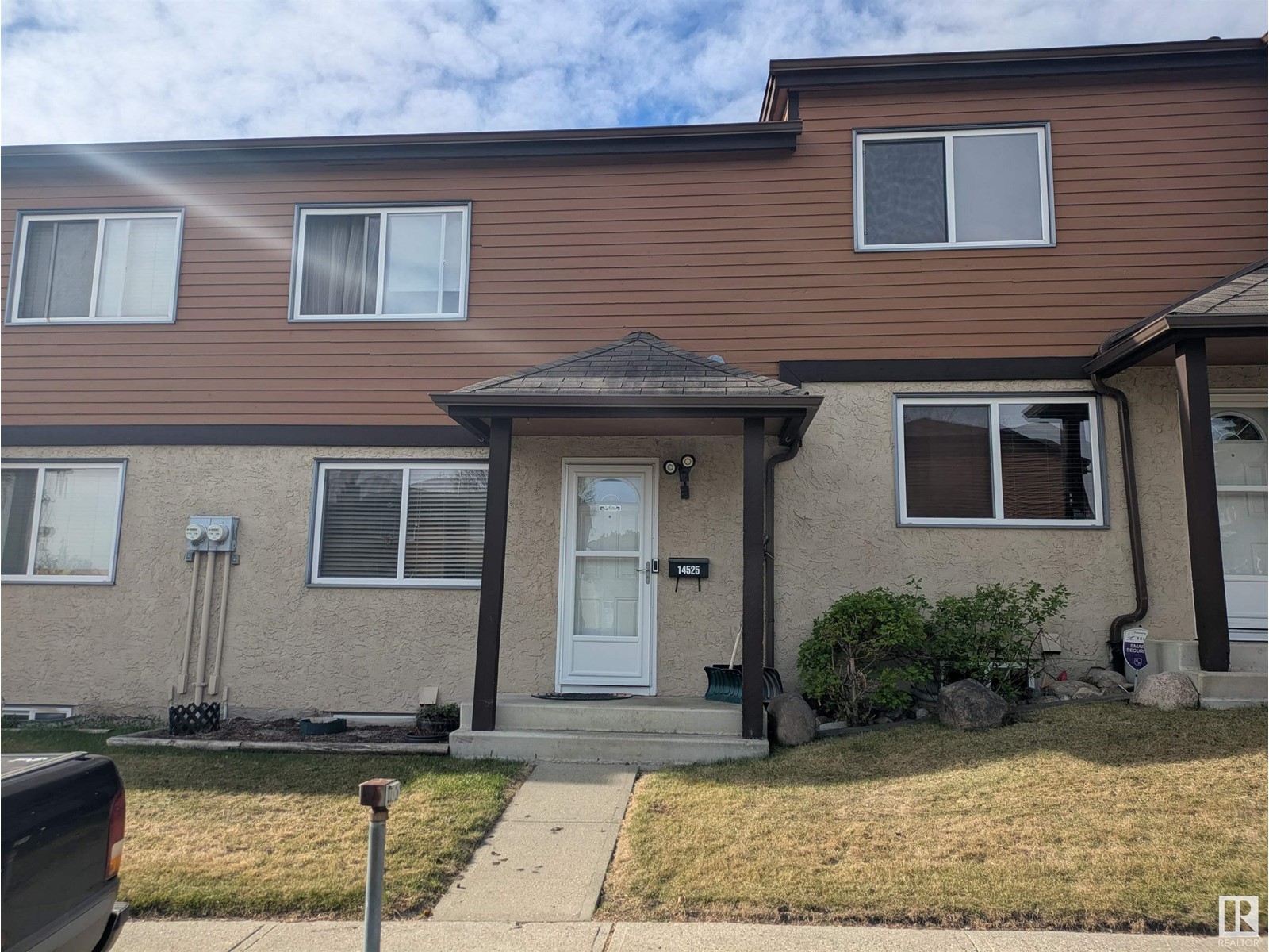 Property at 14525 52 ST NW image 2
