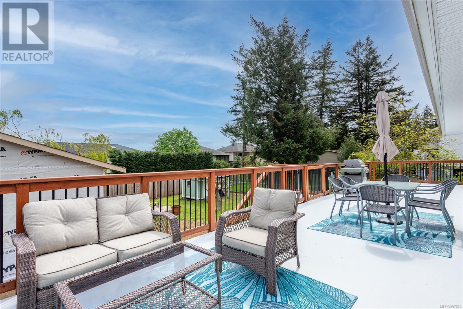 Property at 127 Delvecchio Rd image 2