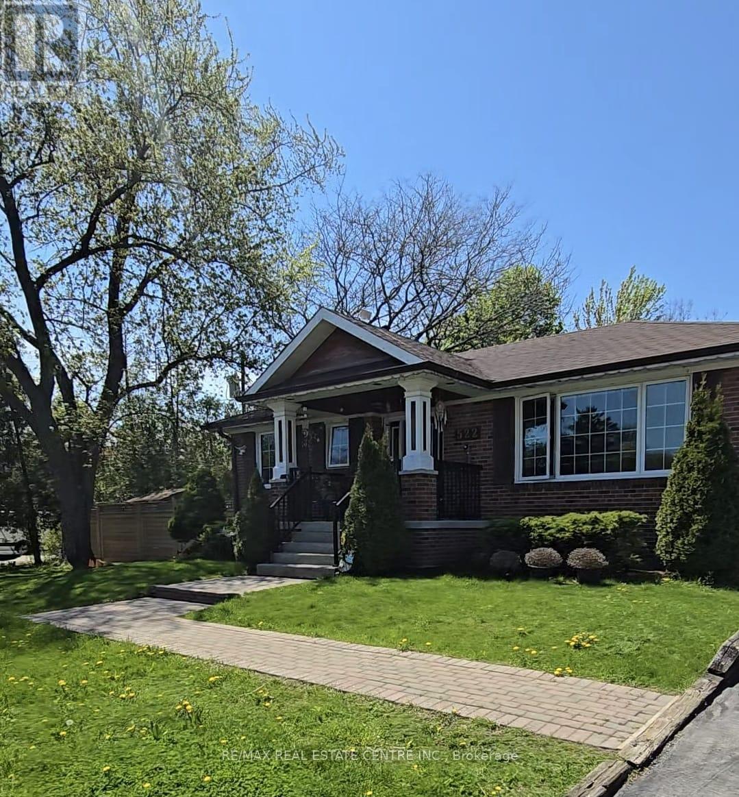 522 Weir Avenue, Oakville, Ontario  L6L 4X4 - Photo 2 - W12139249
