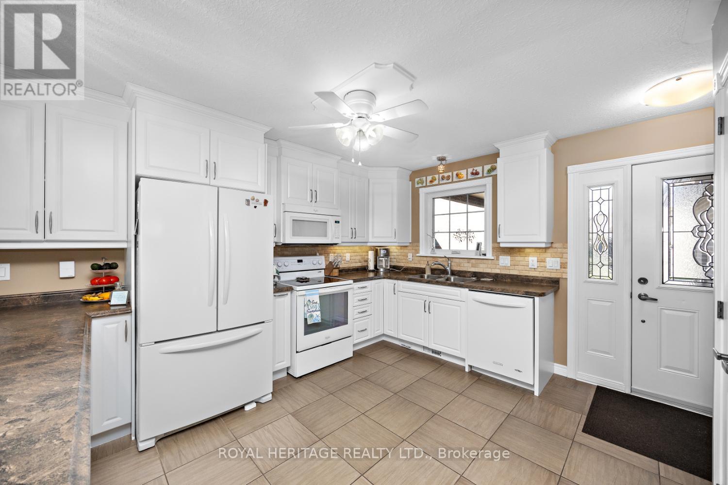 162 - 301 Carnegie Avenue, Peterborough North, Ontario  K9L 0G1 - Photo 6 - X12142006