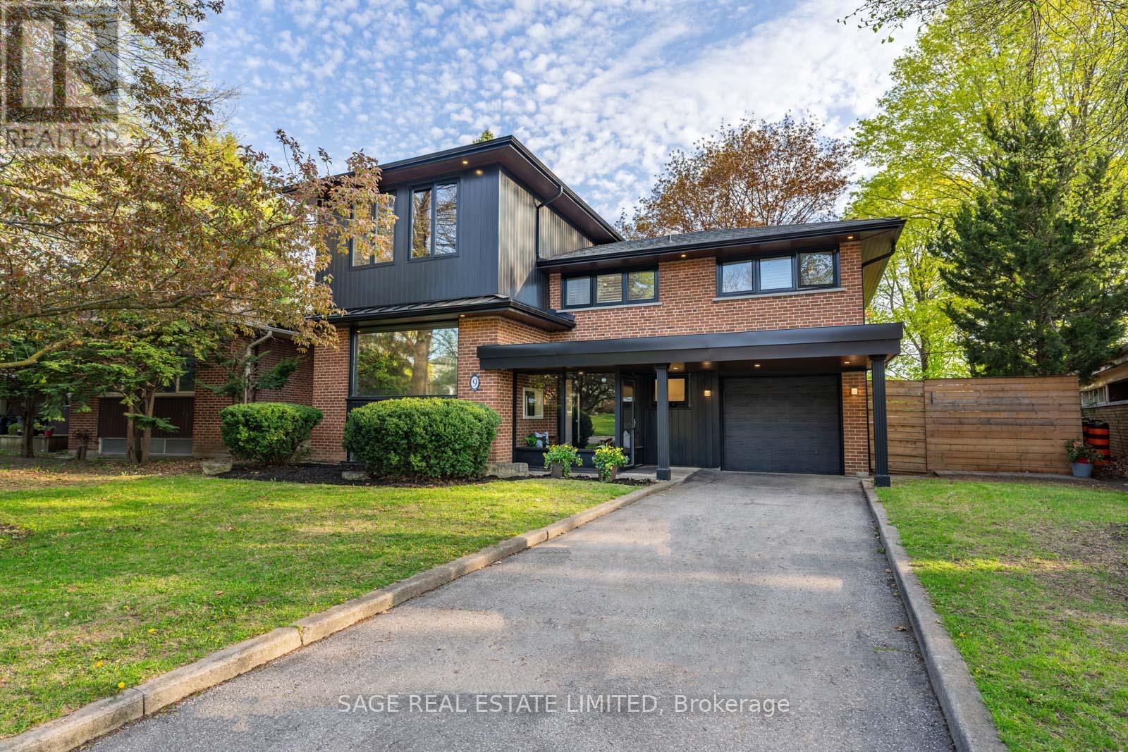 Property at 9 LIONEL HEIGHTS CRESCENT image 1