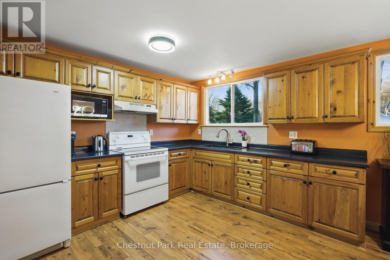 104 Bridgedale Road, Huntsville (Stephenson), Ontario  P0B 1L0 - Photo 20 - X12142771