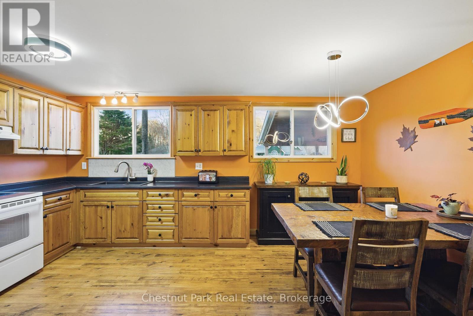 104 Bridgedale Road, Huntsville (Stephenson), Ontario  P0B 1L0 - Photo 38 - X12142771
