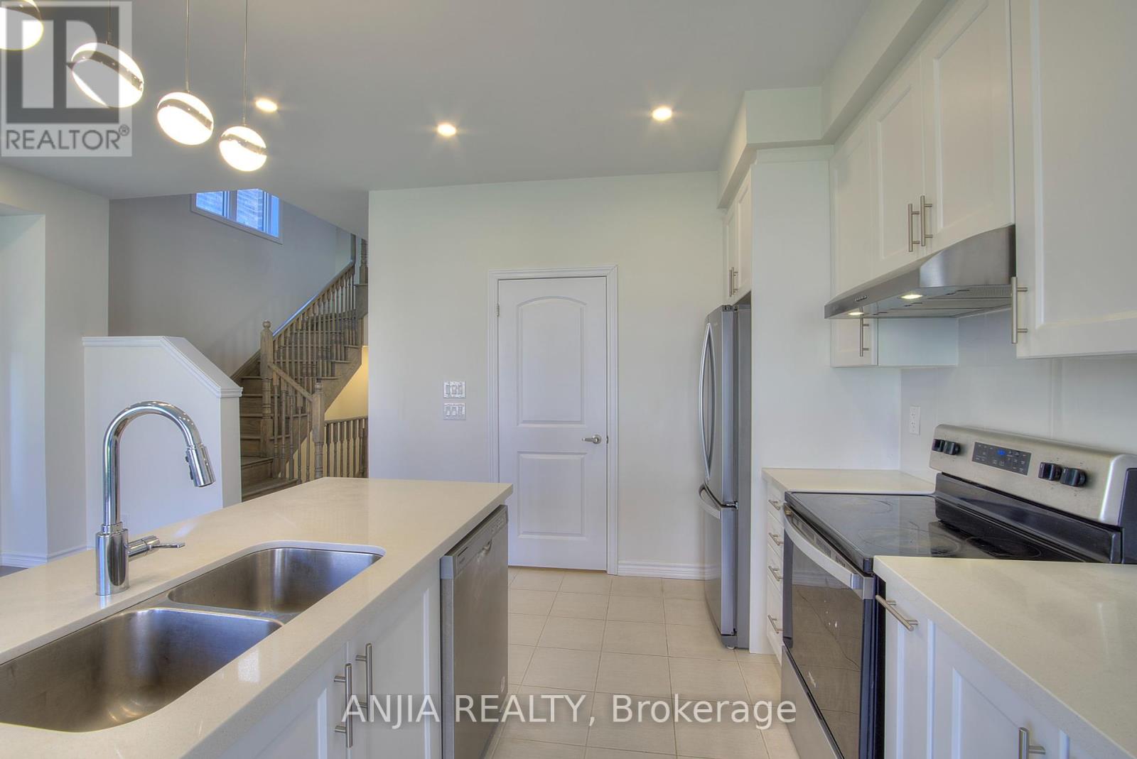 69 Freeman Williams Street, Markham, Ontario  L6C 3K4 - Photo 11 - N12142697