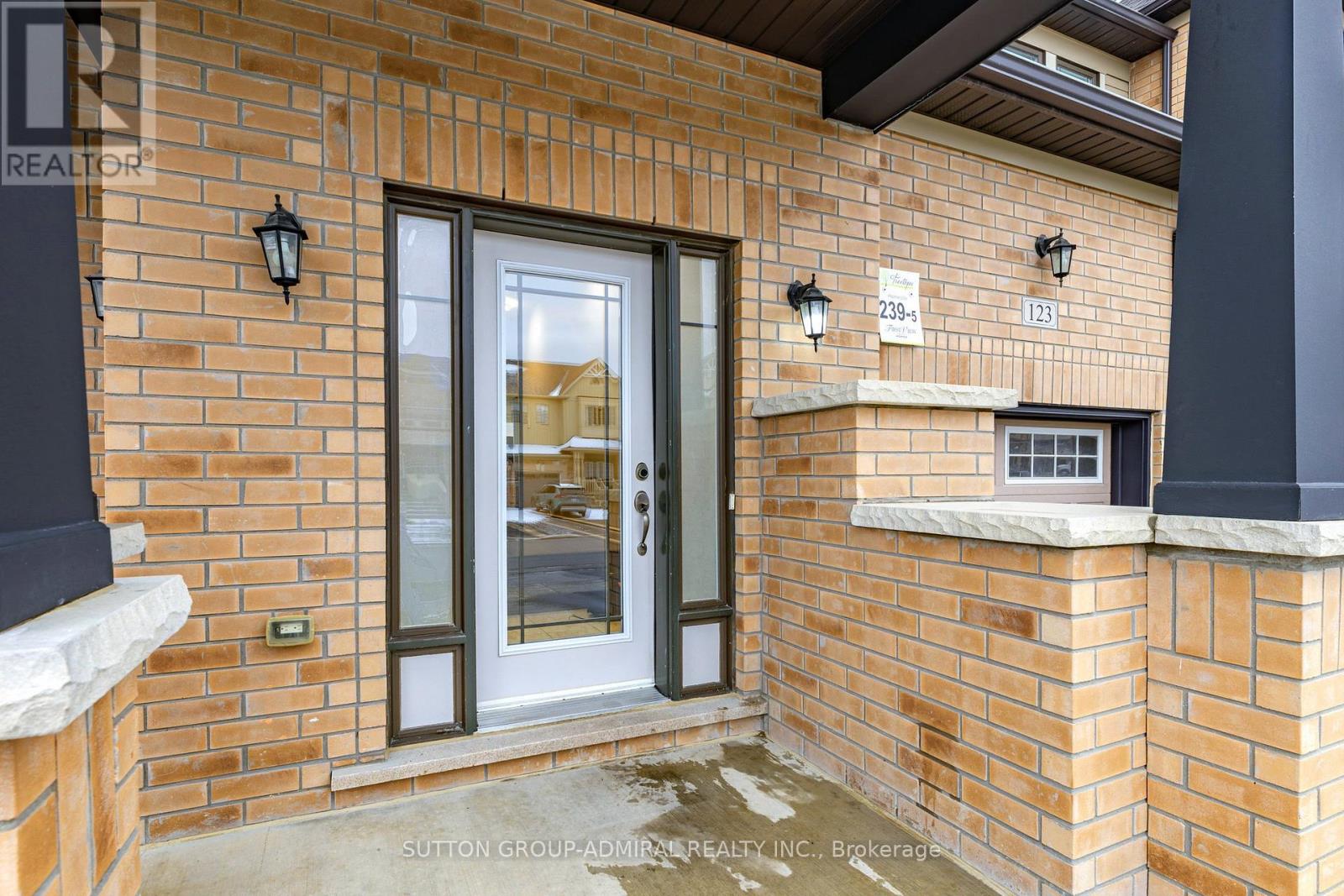 Property at 123 ARNOLD CRESCENT image 3