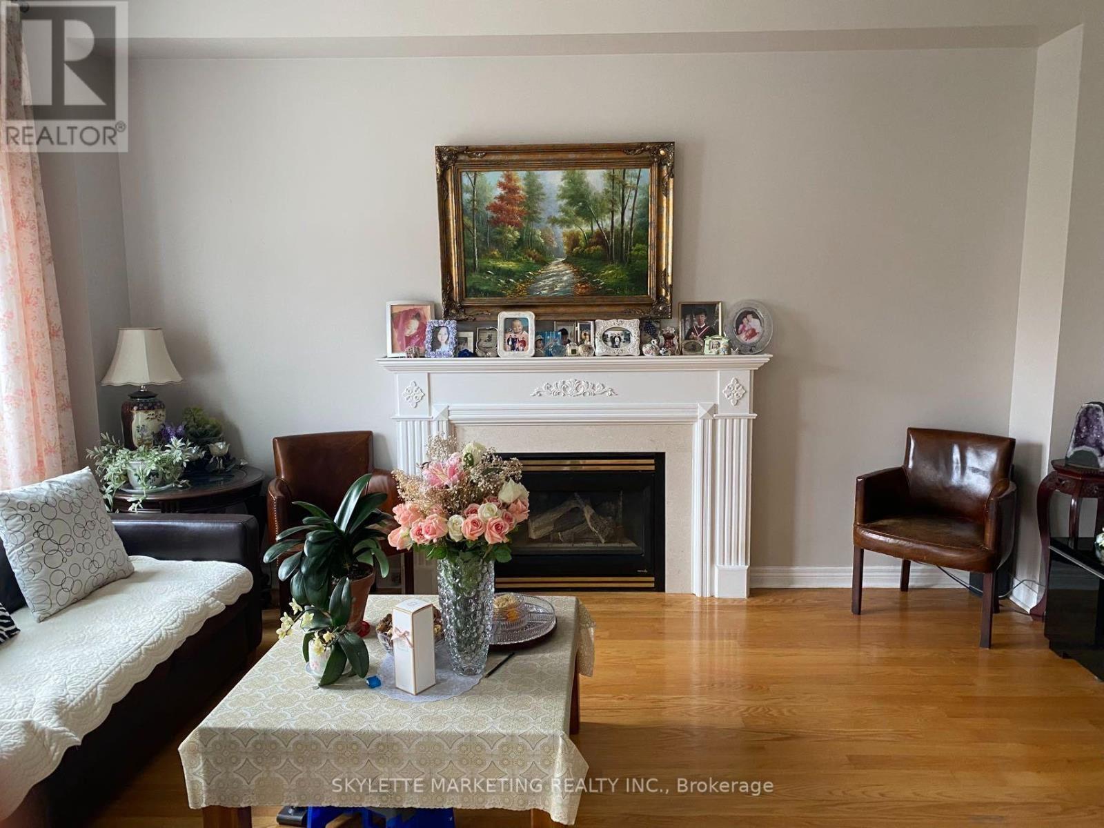 3 Twin Oaks Drive, Markham, Ontario  L6C 2C6 - Photo 2 - N12142733
