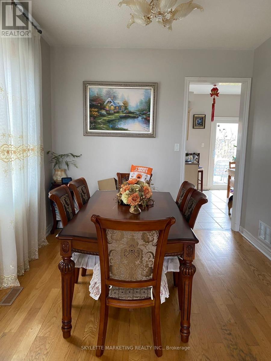 3 Twin Oaks Drive, Markham, Ontario  L6C 2C6 - Photo 3 - N12142733