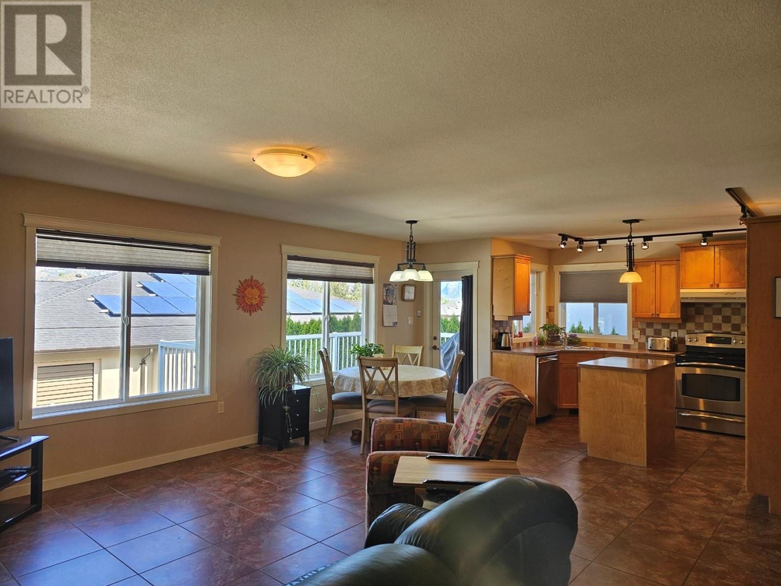 Property at 6948 MOUNTAINVIEW Drive image 4